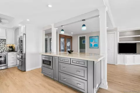 Kitchen - 515 S Sierra Ave #119, Solana Beach, CA 92075 photo 2 of 4