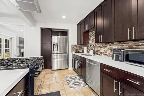 Kitchen - 346 El Monte Rd, El Cajon, CA 92020 photo 2 of 3