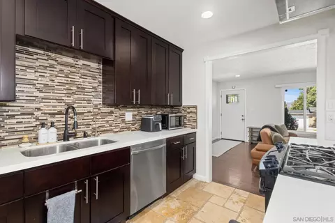 Kitchen - 346 El Monte Rd, El Cajon, CA 92020 photo 3 of 3