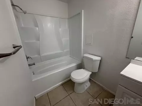 Bath - 171 Southwind Dr, El Centro, CA 92243 photo 3 of 3