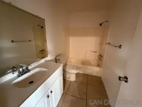 Bath - 171 Southwind Dr, El Centro, CA 92243 photo 2 of 3