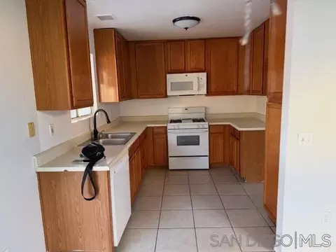 Kitchen - 171 Southwind Dr, El Centro, CA 92243 photo 3 of 3