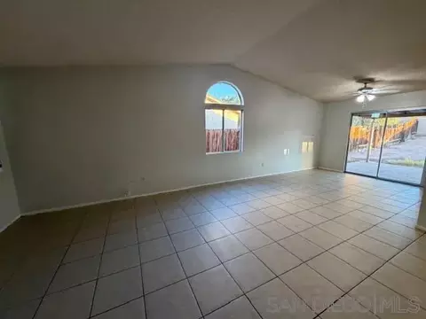 Living - 171 Southwind Dr, El Centro, CA 92243 photo 4 of 5
