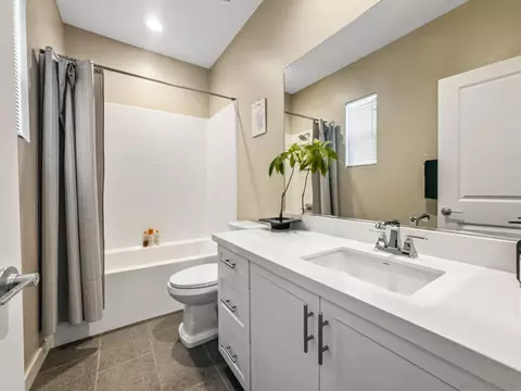 Bath - 4347 Harbor Way #4, Oceanside, CA 92056 photo 3 of 4