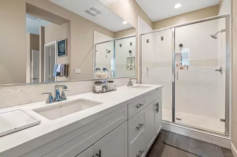 Bath - 4347 Harbor Way #4, Oceanside, CA 92056 photo 2 of 4