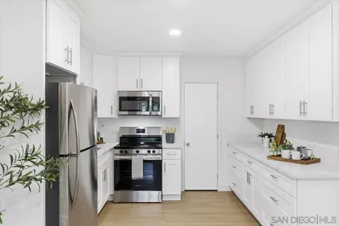 Kitchen - 911 Jamacha Rd, El Cajon, CA 92019 photo 2 of 5