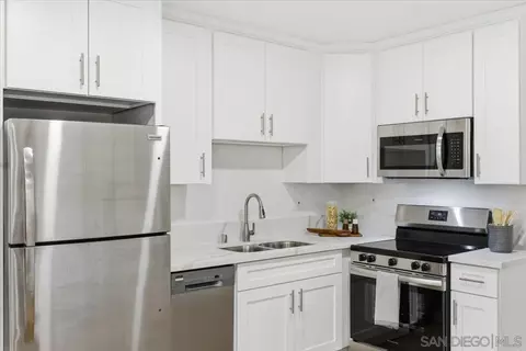Kitchen - 911 Jamacha Rd, El Cajon, CA 92019 photo 3 of 5