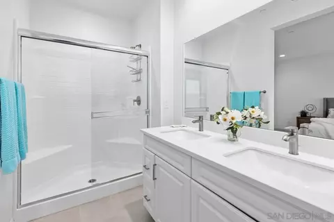 Bath - 10149 Graphite St, Spring Valley, CA 91977 photo 1 of 3
