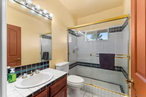 Bath - 3849 Pala Mesa Dr, Fallbrook, CA 92028 photo 6 of 6