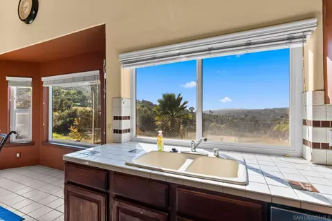 Kitchen - 3849 Pala Mesa Dr, Fallbrook, CA 92028 photo 3 of 5