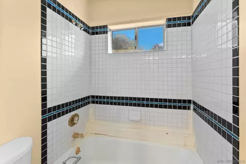 Bath - 3849 Pala Mesa Dr, Fallbrook, CA 92028 photo 2 of 6