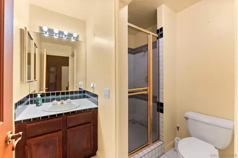 Bath - 3849 Pala Mesa Dr, Fallbrook, CA 92028 photo 3 of 6