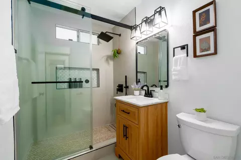Bath - 12918 Seiler St, Poway, CA 92064 photo 1 of 2