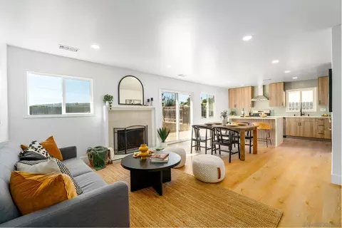Living - 12918 Seiler St, Poway, CA 92064 photo 2 of 2