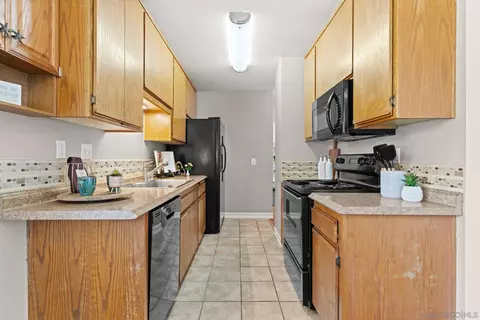 Kitchen - 12722 Lakeshore Dr #B, Lakeside, CA 92040 photo 2 of 3