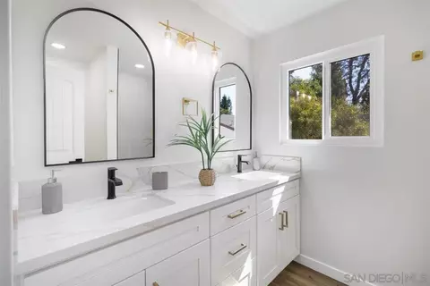 Bath - 1756 Alhudson Dr, Escondido, CA 92029 photo 1 of 7