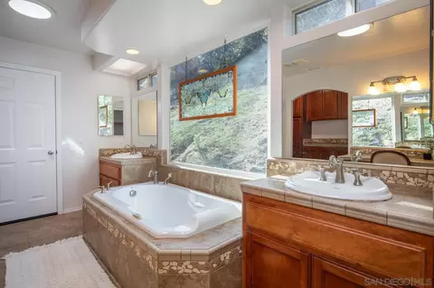 Bath - 18435 Chablis Rd, Ramona, CA 92065 photo 2 of 4