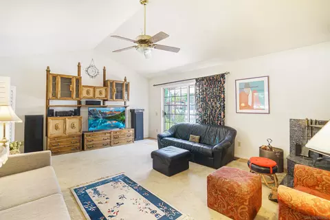 Living - 995 Laky Ln, Ramona, CA 92065 photo 2 of 2