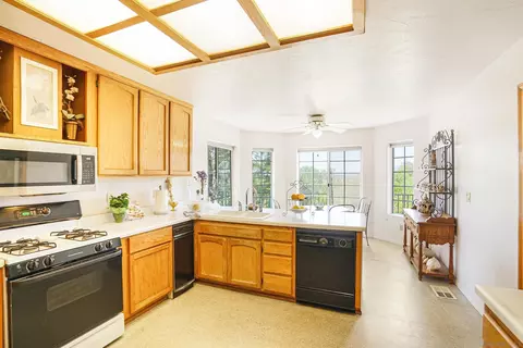 Kitchen - 995 Laky Ln, Ramona, CA 92065 photo 5 of 5