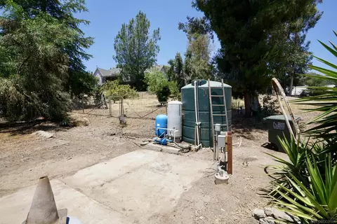 Exterior - 995 Laky Ln, Ramona, CA 92065 photo 8 of 14