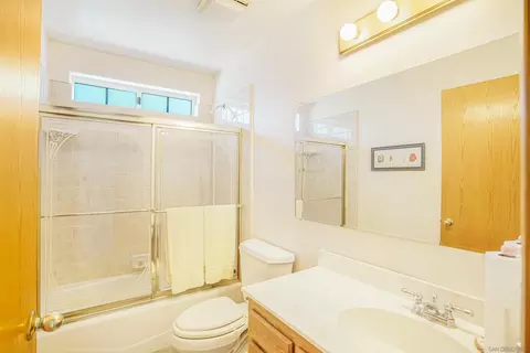 Bath - 995 Laky Ln, Ramona, CA 92065 photo 1 of 3