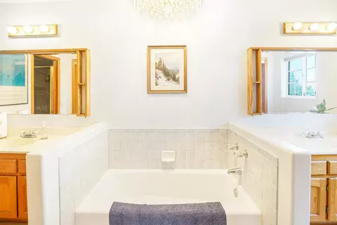 Bath - 995 Laky Ln, Ramona, CA 92065 photo 3 of 3
