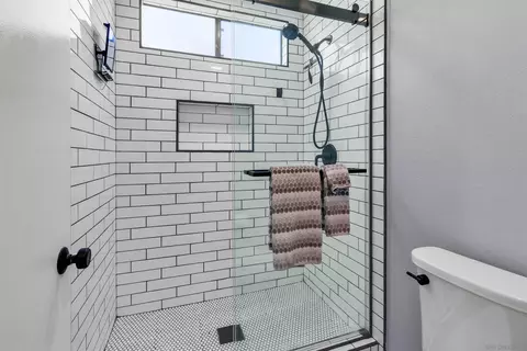 Bath - 7780 Parkway Dr #104, La Mesa, CA 91942 photo 2 of 4