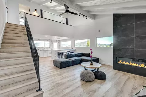 3546 Multiview Dr, Los Angeles, CA 90068