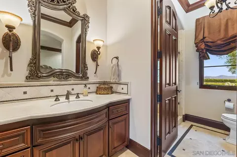 Bath - 14170 Bryce Pt, Poway, CA 92064 photo 5 of 6