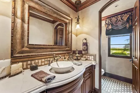 Bath - 14170 Bryce Pt, Poway, CA 92064 photo 2 of 6