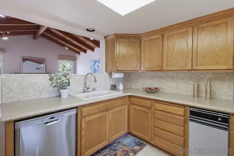 Kitchen - 4824 Edgeview Dr, El Cajon, CA 92020 photo 2 of 5