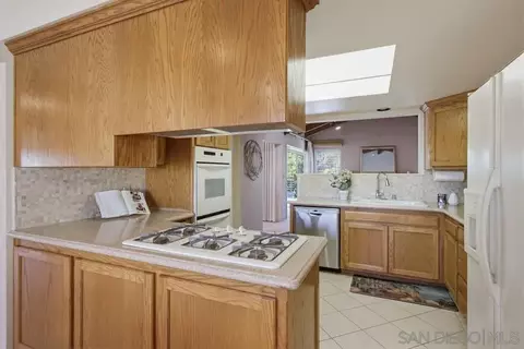 Kitchen - 4824 Edgeview Dr, El Cajon, CA 92020 photo 3 of 5