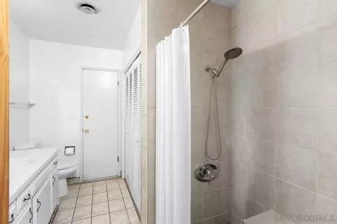 Bath - 2169 Rockhoff Rd, Escondido, CA 92026 photo 2 of 3