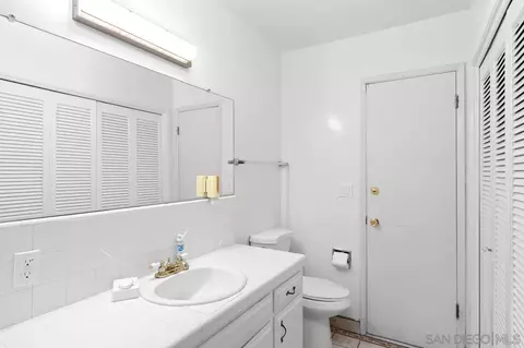Bath - 2169 Rockhoff Rd, Escondido, CA 92026 photo 3 of 3