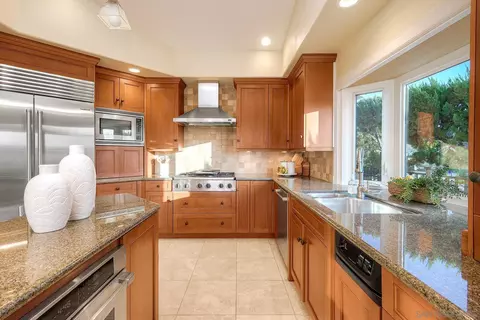 Kitchen - 14036 Tierra Bonita Rd, Poway, CA 92064 photo 3 of 8