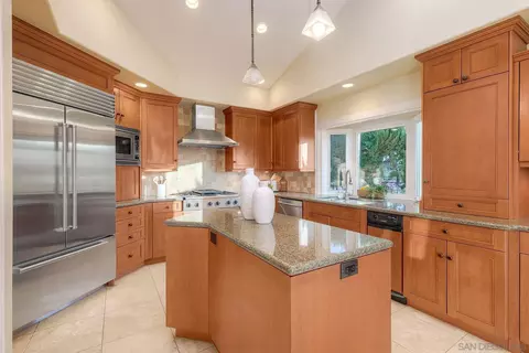Kitchen - 14036 Tierra Bonita Rd, Poway, CA 92064 photo 4 of 8