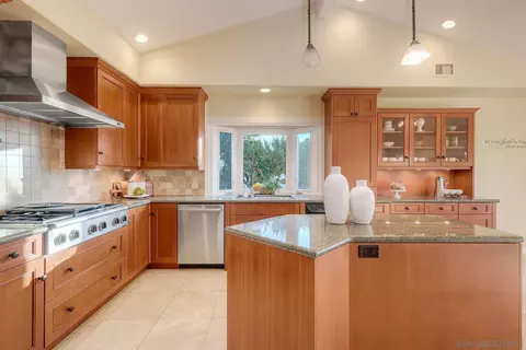 Kitchen - 14036 Tierra Bonita Rd, Poway, CA 92064 photo 5 of 8