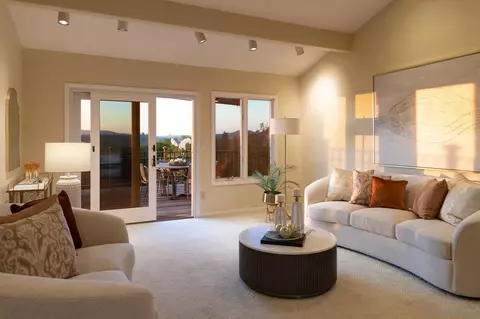 Living - 14036 Tierra Bonita Rd, Poway, CA 92064 photo 2 of 4