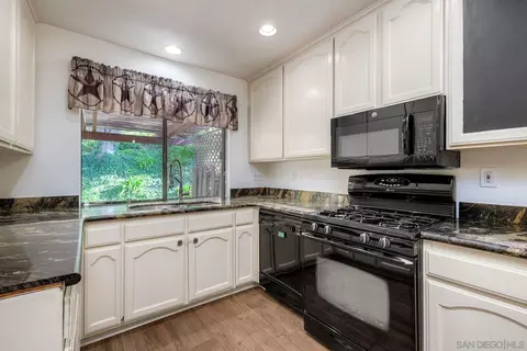 Kitchen - 2032 David Dr, Escondido, CA 92026 photo 3 of 4