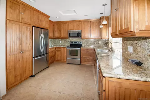Kitchen - 914 S Grade Rd, Alpine, CA 91901 photo 1 of 2