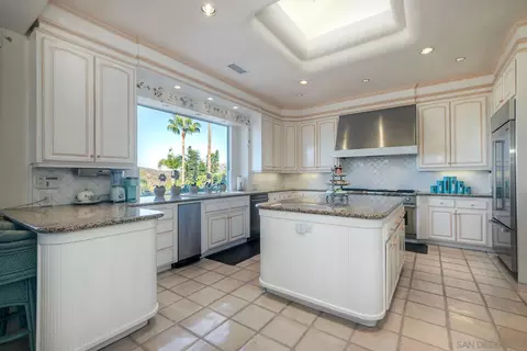Kitchen - 13455 Old Winery Rd, Poway, CA 92064 photo 2 of 3