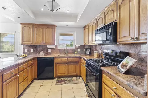 Kitchen - 1287 Hanson Way, Ramona, CA 92065 photo 2 of 4