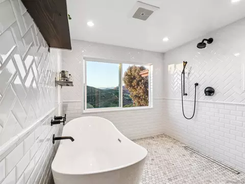 Bath - 17924 Saint Andrews Dr, Poway, CA 92064 photo 6 of 11