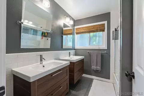 Bath - 17924 Saint Andrews Dr, Poway, CA 92064 photo 10 of 11