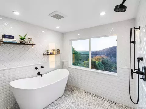 Bath - 17924 Saint Andrews Dr, Poway, CA 92064 photo 5 of 11