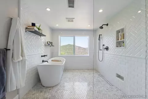 Bath - 17924 Saint Andrews Dr, Poway, CA 92064 photo 4 of 11