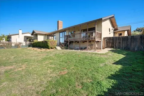 Exterior - 3365 Seacrest Dr, Carlsbad, CA 92008 photo 7 of 9