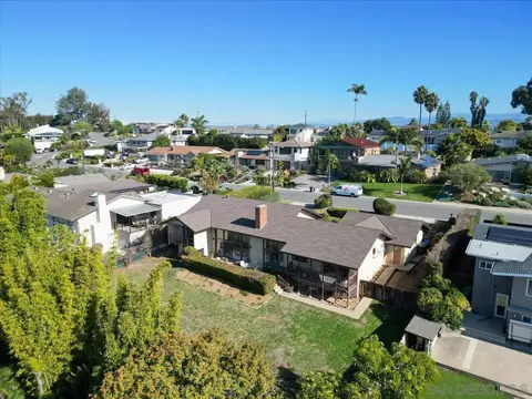 View/Area - 3365 Seacrest Dr, Carlsbad, CA 92008 photo 9 of 10