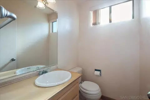 Bath - 3365 Seacrest Dr, Carlsbad, CA 92008 photo 3 of 5