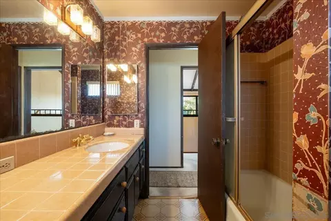 Bath - 3365 Seacrest Dr, Carlsbad, CA 92008 photo 1 of 5